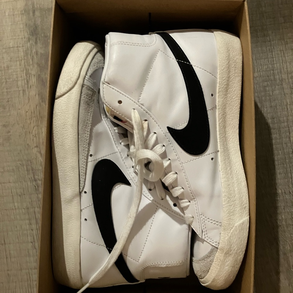Women’s Nike Blazers white and black